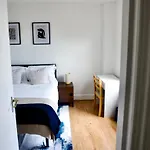 Modern 2 Bed Apartment, 8Min To Stratford Station, Sleeps 6