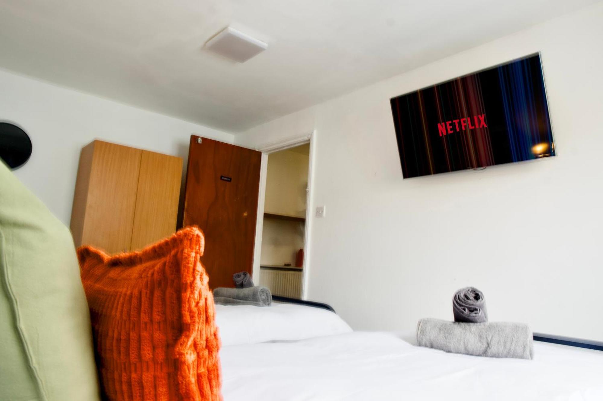 Apartment Modern 2 Bed Apartment, 8min To Stratford Station, Sleeps 6