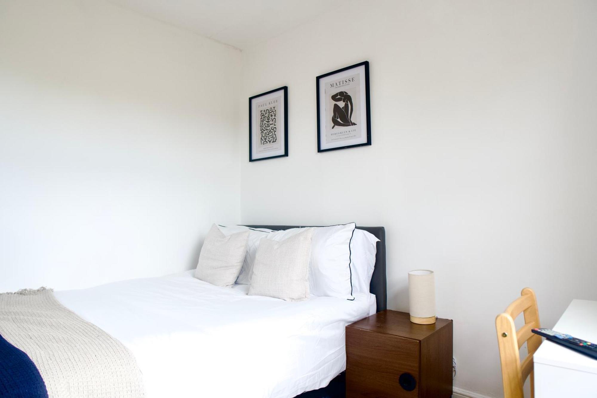 Modern 2 Bed Apartment, 8min To Stratford Station, Sleeps 6 London